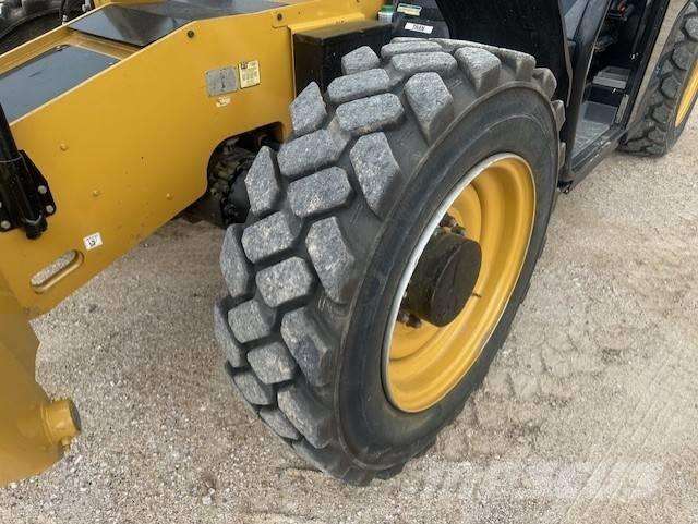 CAT TL1055D 伸縮臂操作車