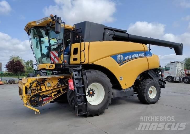 New Holland CR 9080 聯合收穫機