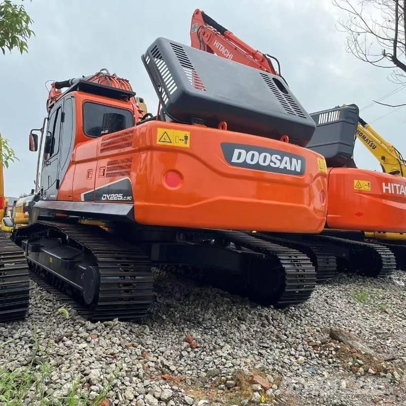 Doosan DX 225 履帶式 挖土機/掘鑿機/挖掘機