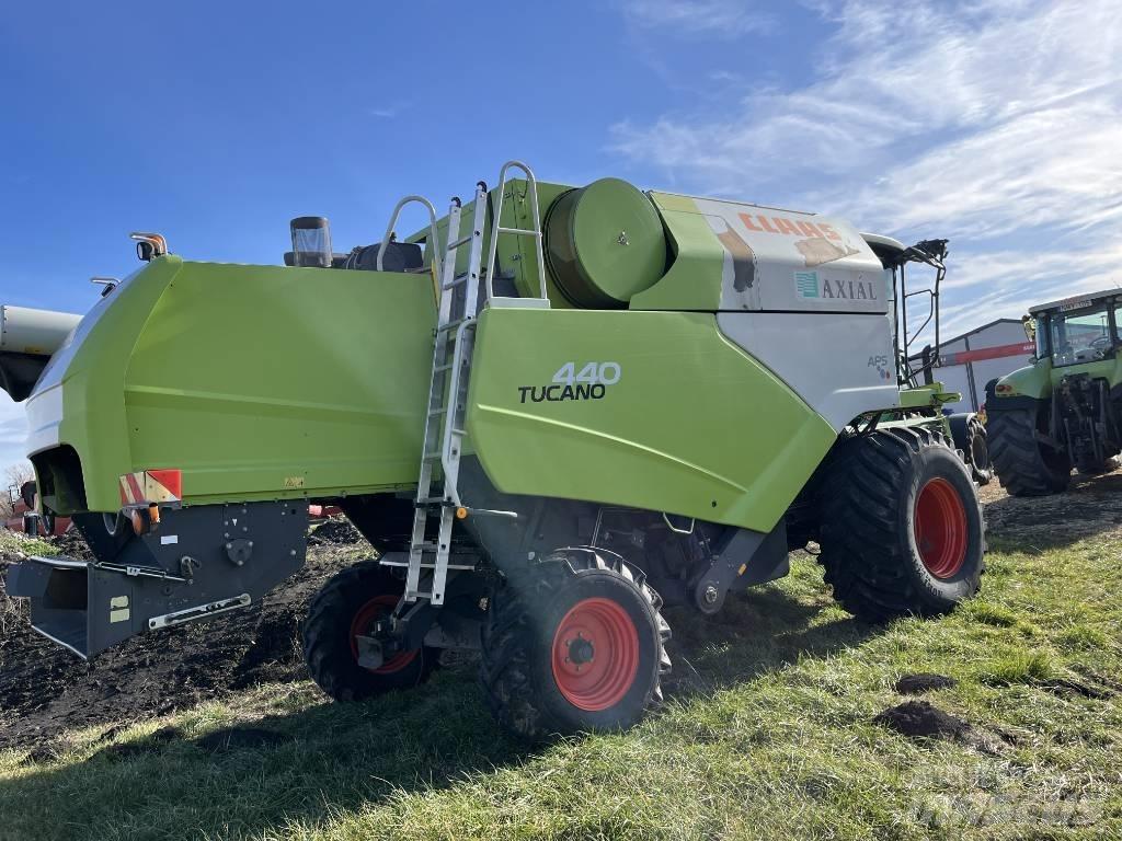 CLAAS Tucano 440 聯合收穫機