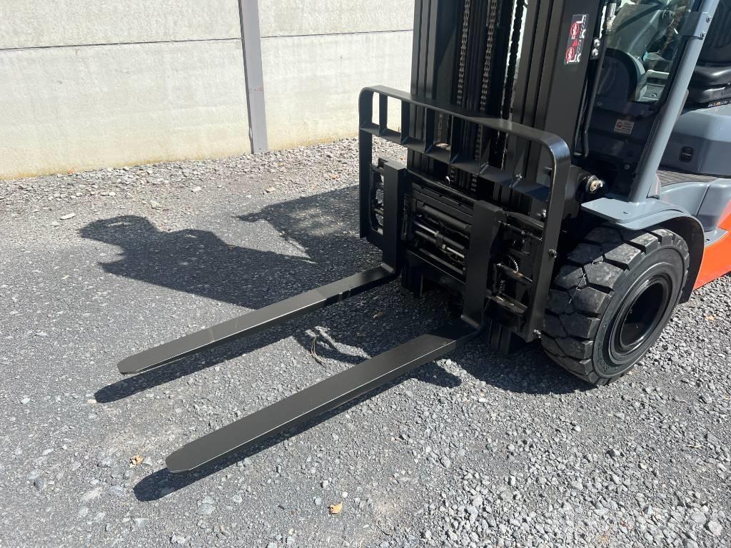 Toyota 02-8 FDF 25 柴油卡車