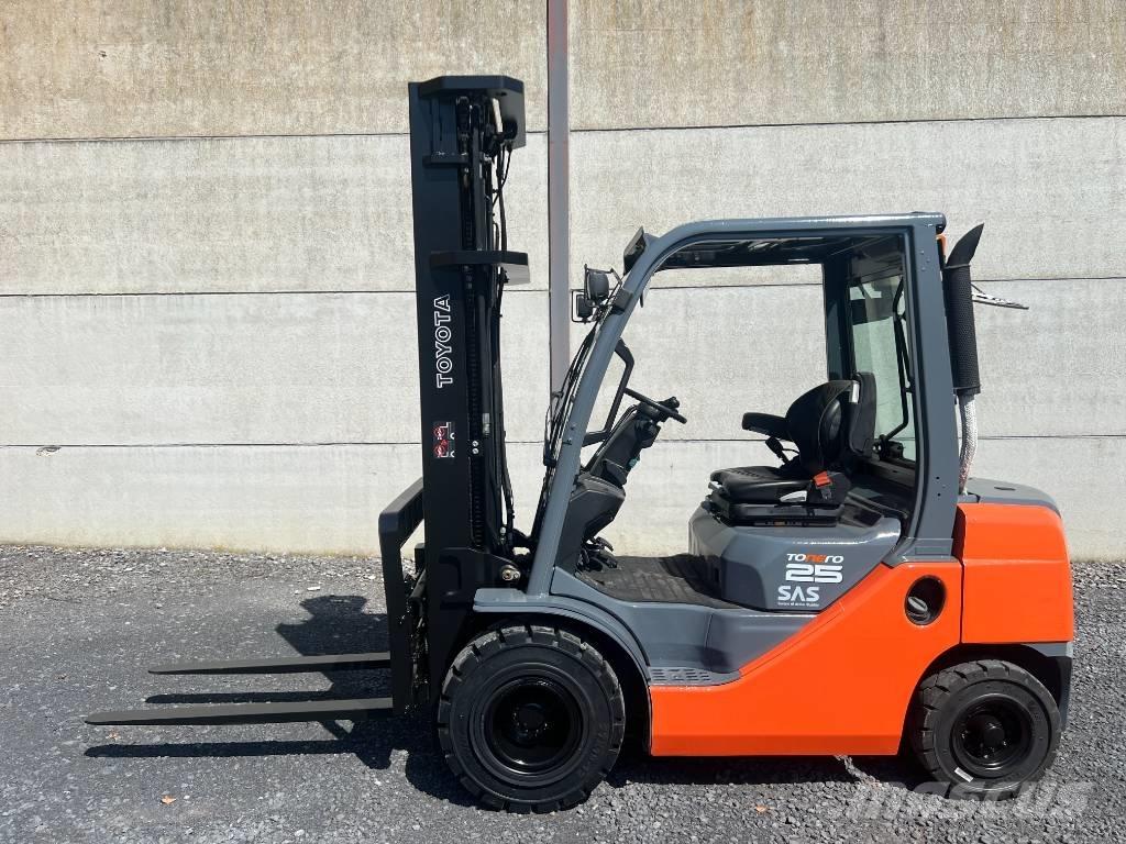 Toyota 02-8 FDF 25 柴油卡車