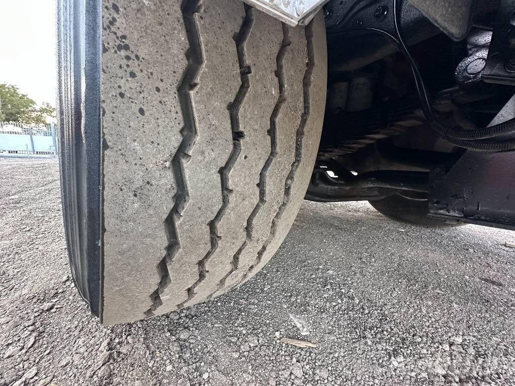 Mack MRU 613 組合/真空油槽車