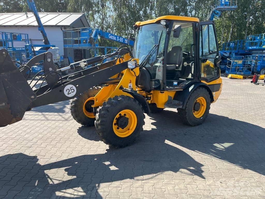 JCB 406 輪胎式裝載機