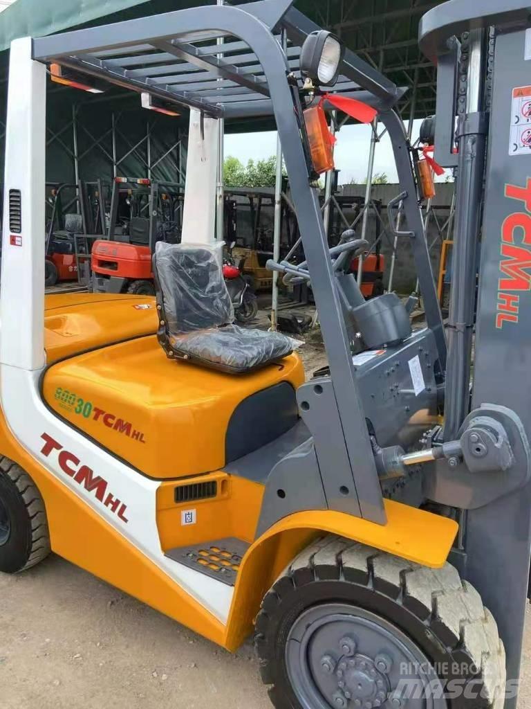 TCM FD30 柴油卡車