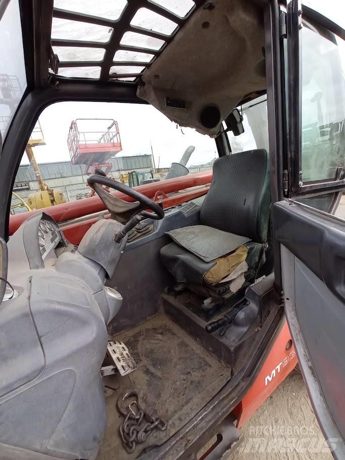 Manitou MT 932 伸縮臂操作車