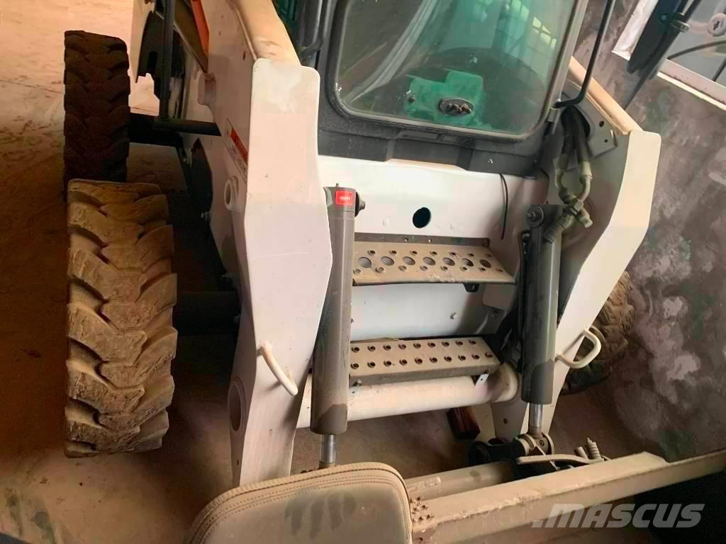 Bobcat S 300 滑移轉向裝載機