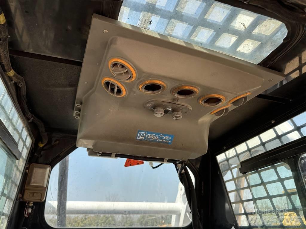 Bobcat S18 滑移轉向裝載機