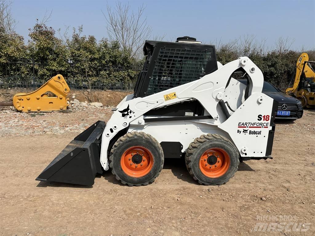 Bobcat S18 滑移轉向裝載機