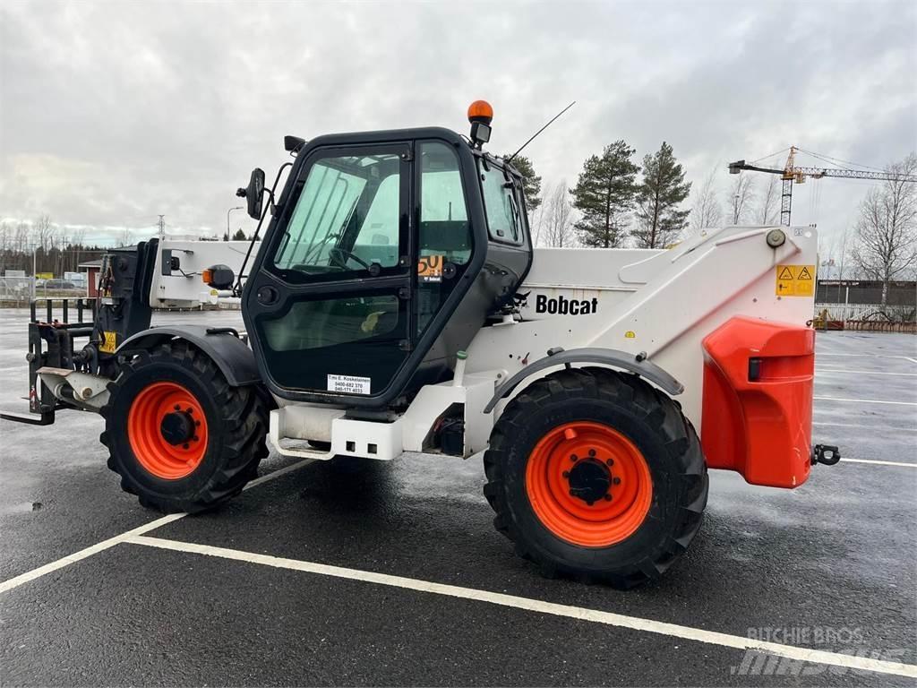 Bobcat T40170 伸縮臂操作車