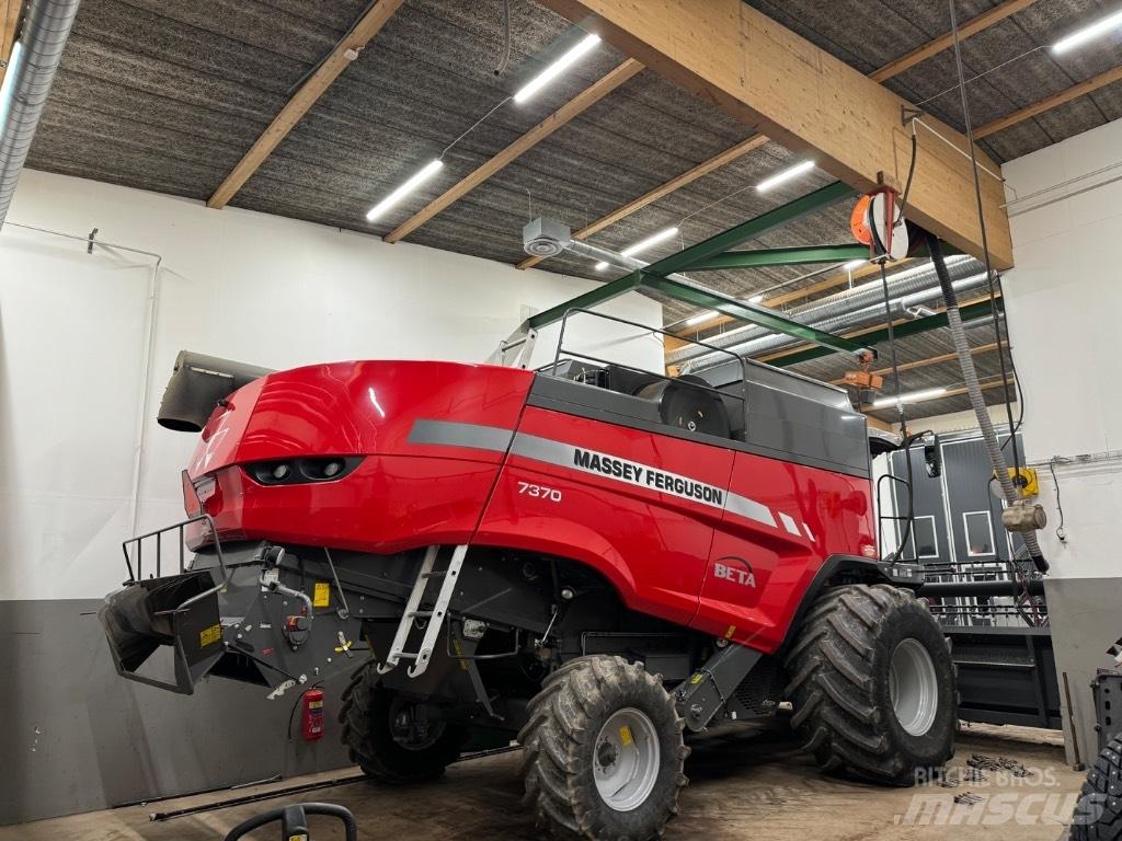 Massey Ferguson 7370 聯合收穫機
