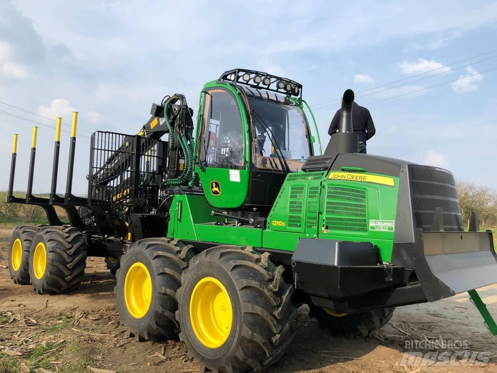 John Deere 1210 G 集運機