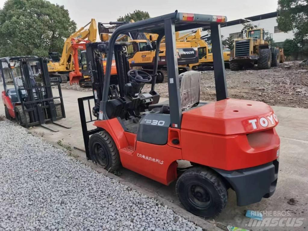 Toyota 7FD 30 柴油卡車