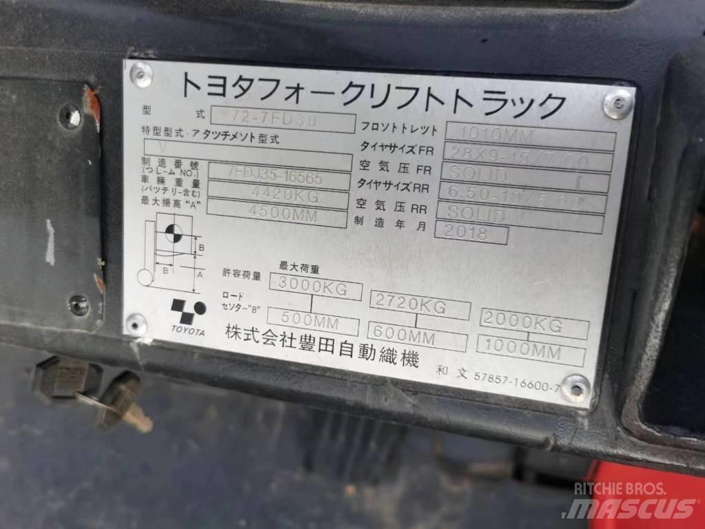 Toyota 7FD 30 柴油卡車