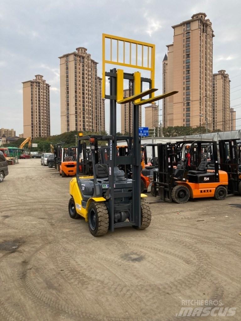 Komatsu FD30T-16 柴油卡車