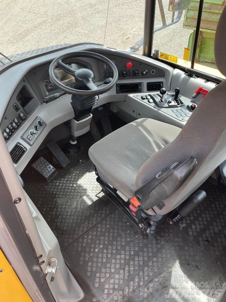 Volvo A30G 鉸接式起吊車