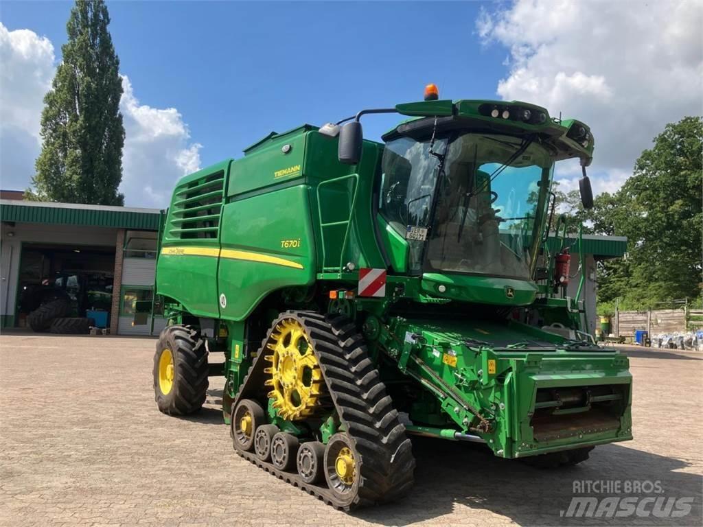 John Deere T670 聯合收穫機