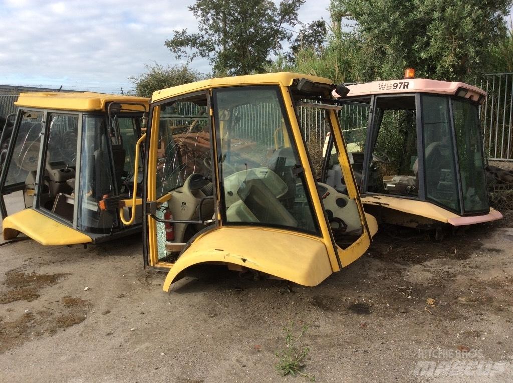 Komatsu WB 97 R 駕駛室與內部