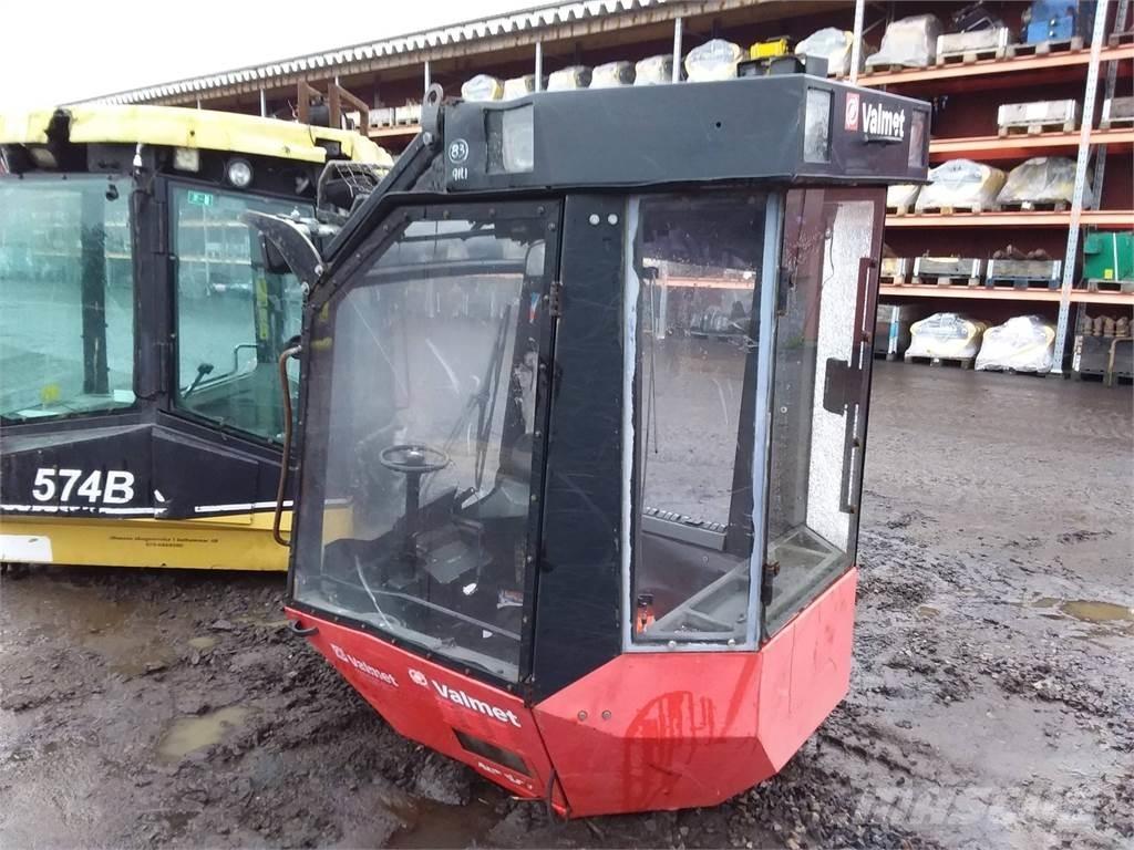 Valmet 911.1 駕駛室與內部