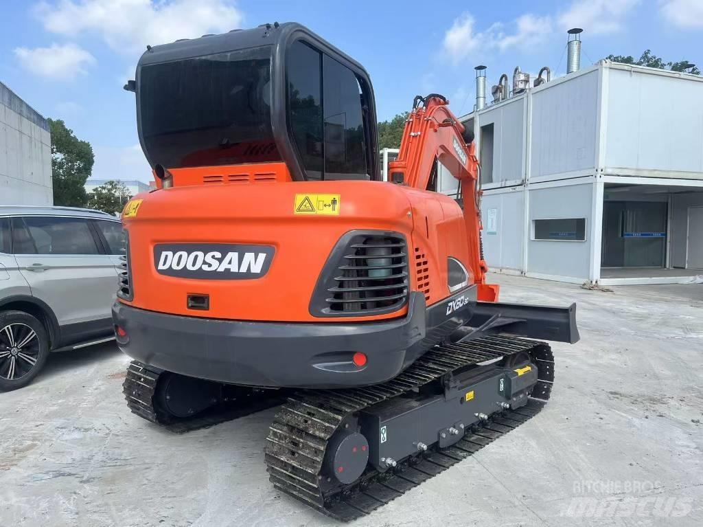 Doosan DX 60-9 C 小型挖土機/掘鑿機<7t(小型挖掘機)