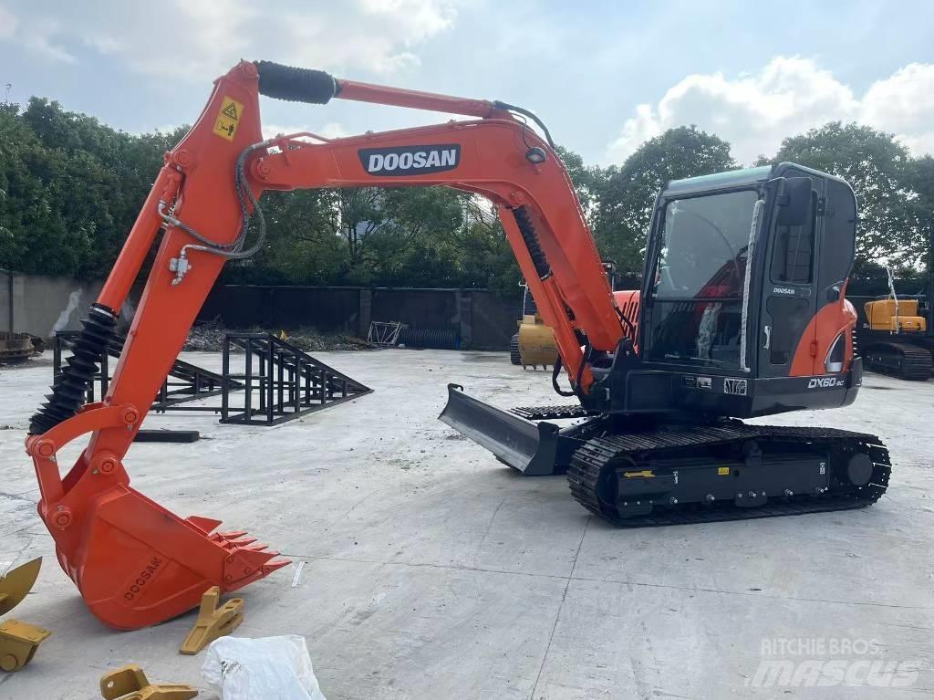 Doosan DX 60-9 C 小型挖土機/掘鑿機<7t(小型挖掘機)