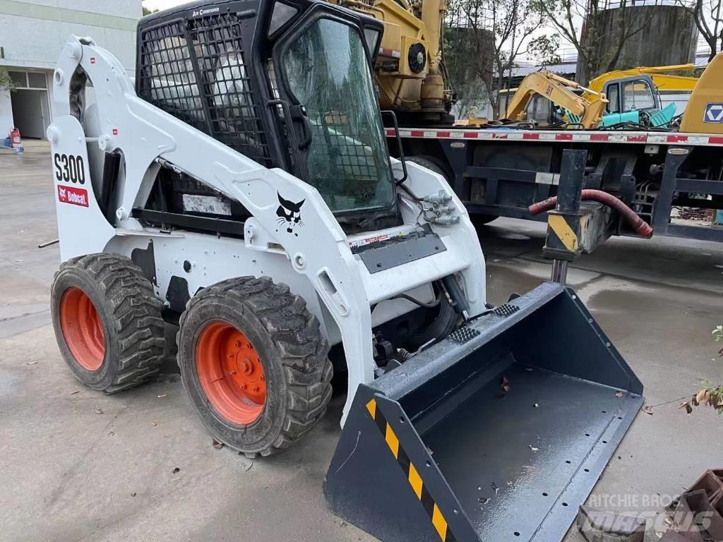 Bobcat S300 滑移轉向裝載機