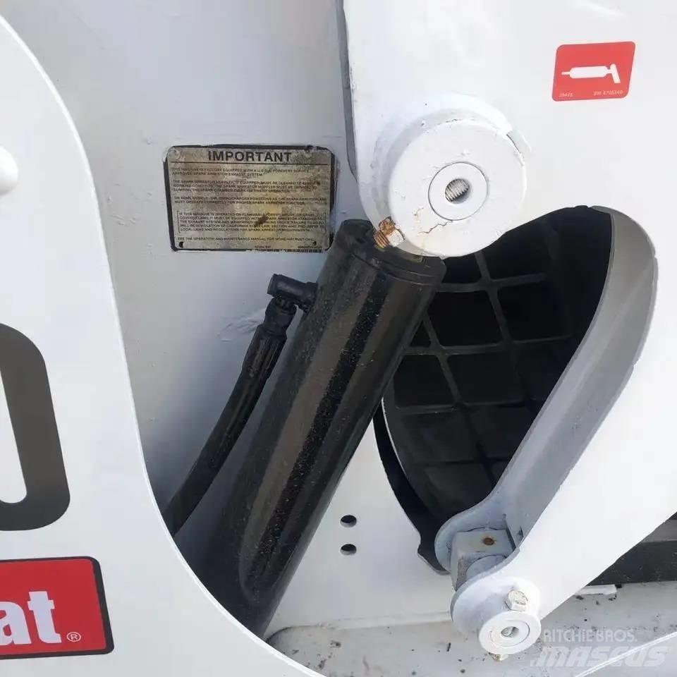 Bobcat S300 滑移轉向裝載機
