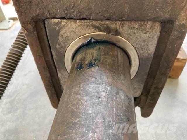 Montabert BRH 900 鐵鎚/碎石機