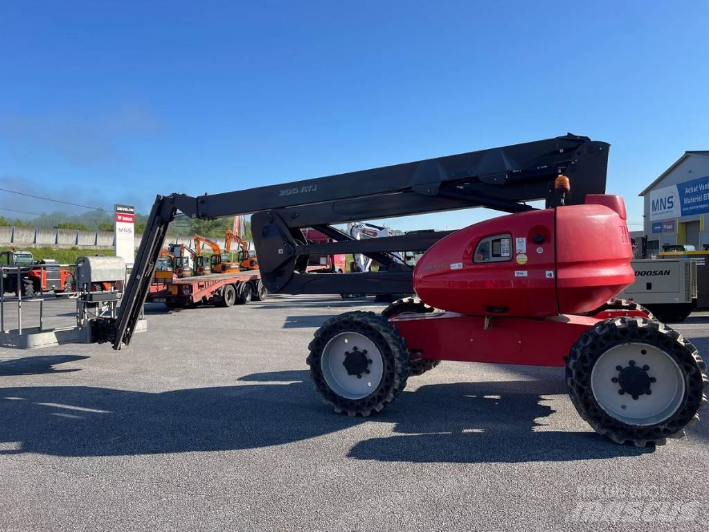 Manitou 200 ATJ 曲臂高空作業車