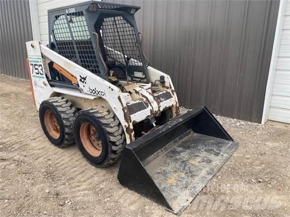 Bobcat 753 滑移轉向裝載機