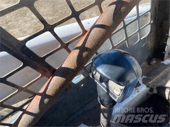 Bobcat 763 滑移轉向裝載機
