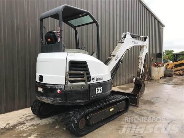Bobcat E32M 小型挖土機/掘鑿機<7t(小型挖掘機)