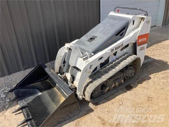 Bobcat MT55 滑移轉向裝載機