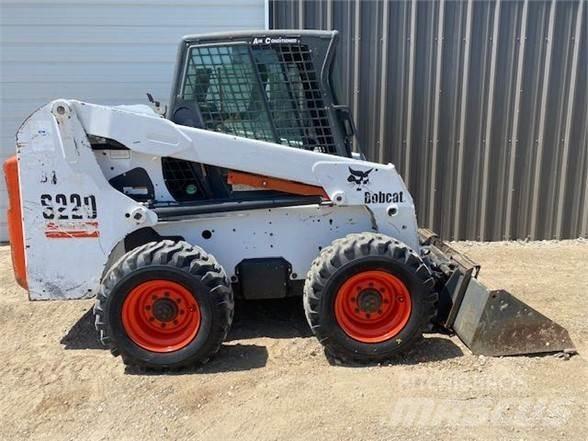 Bobcat S220 滑移轉向裝載機