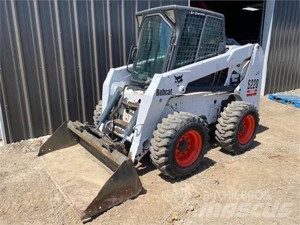 Bobcat S220 滑移轉向裝載機