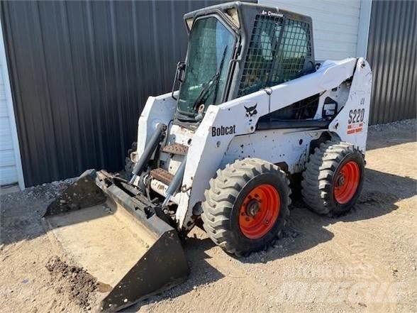 Bobcat S220 滑移轉向裝載機