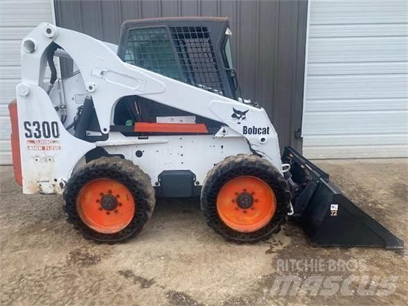 Bobcat S300 滑移轉向裝載機