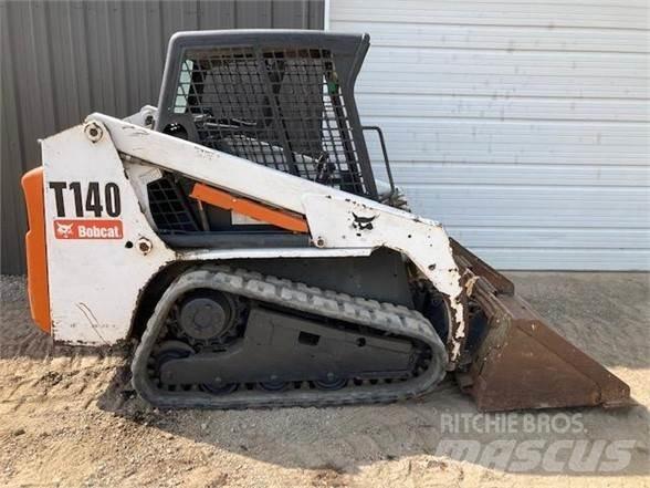 Bobcat T140 滑移轉向裝載機