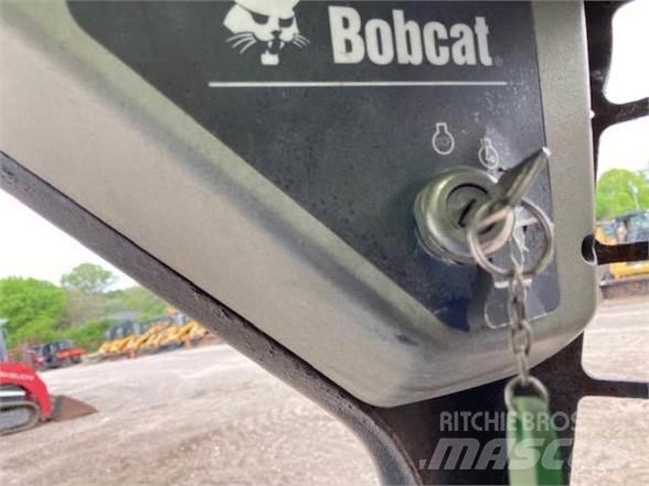 Bobcat T140 滑移轉向裝載機