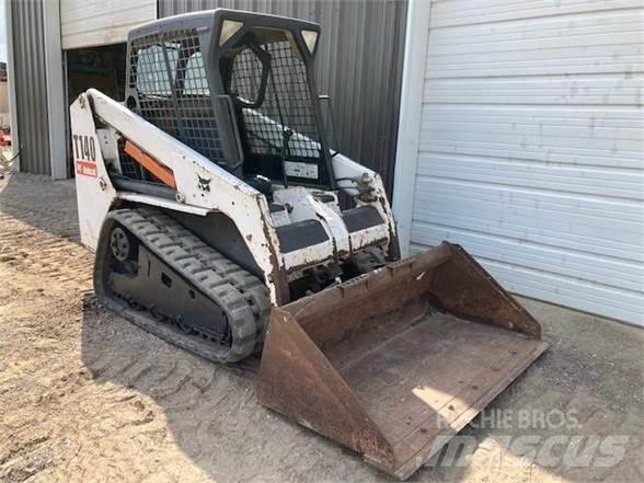 Bobcat T140 滑移轉向裝載機