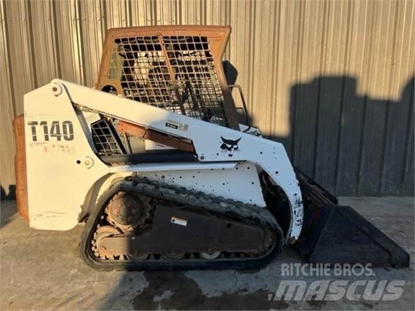 Bobcat T140 滑移轉向裝載機