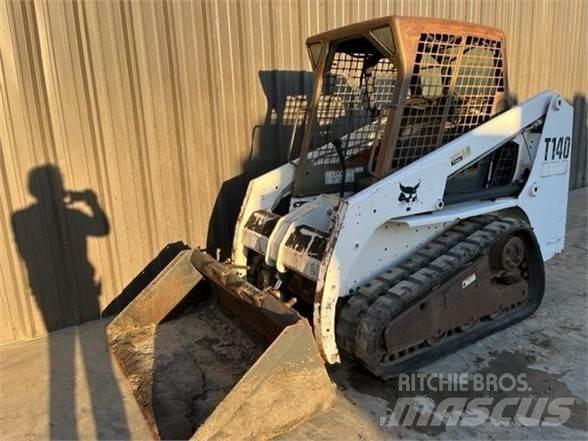 Bobcat T140 滑移轉向裝載機