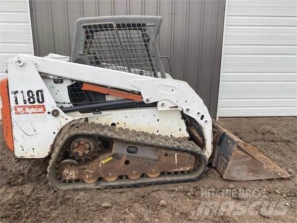Bobcat T180 滑移轉向裝載機