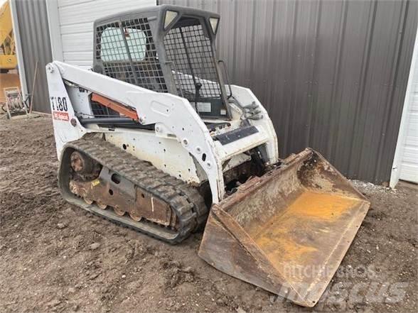 Bobcat T180 滑移轉向裝載機