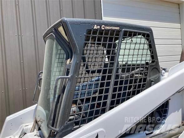 Bobcat T200 滑移轉向裝載機