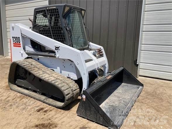 Bobcat T200 滑移轉向裝載機