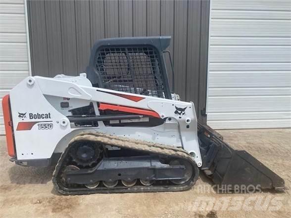 Bobcat T550 滑移轉向裝載機