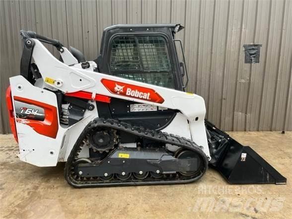 Bobcat T64 滑移轉向裝載機