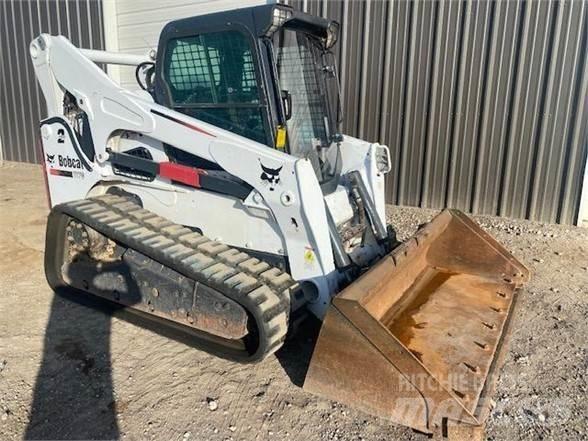 Bobcat T870 滑移轉向裝載機