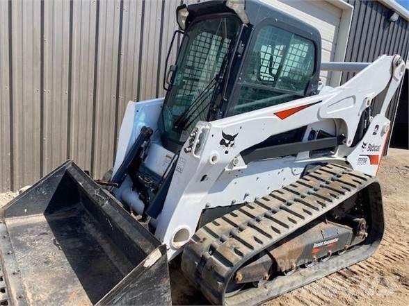 Bobcat T870 滑移轉向裝載機